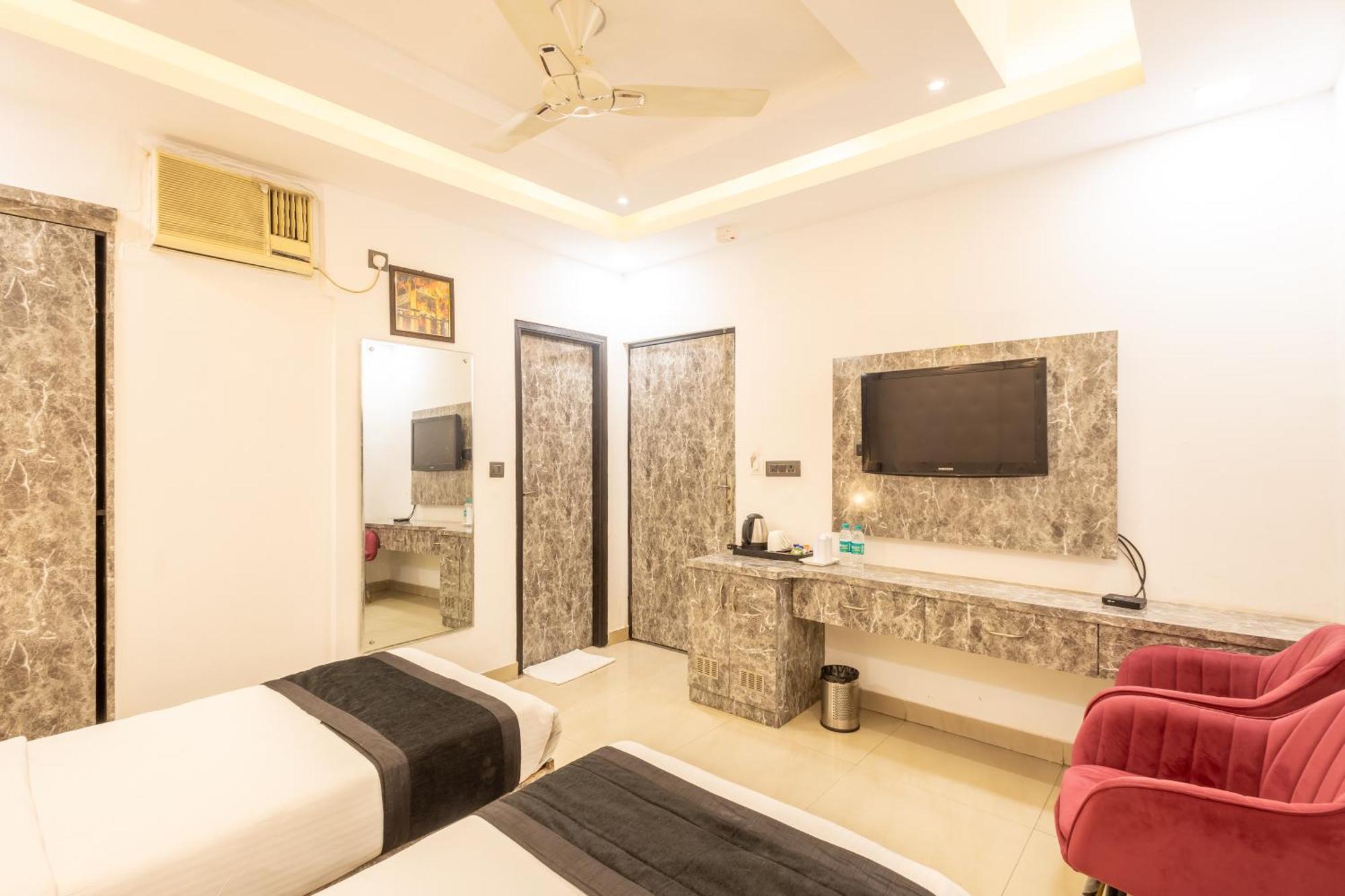 Hotel Cosmo Near Blk Hospital Karol Bagh Delhi  Exterior foto